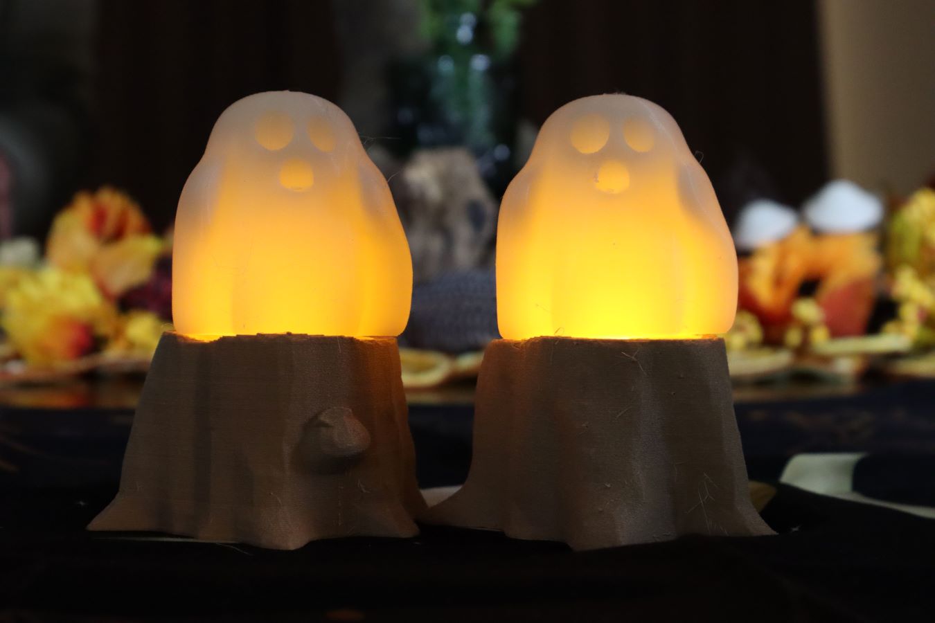 Glow in the dark ghost light